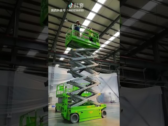 Piattaforma idraulica dell'ascensore di forbici del cellulare di altezza di lavoro di 13m con capacità 320kg per pulire